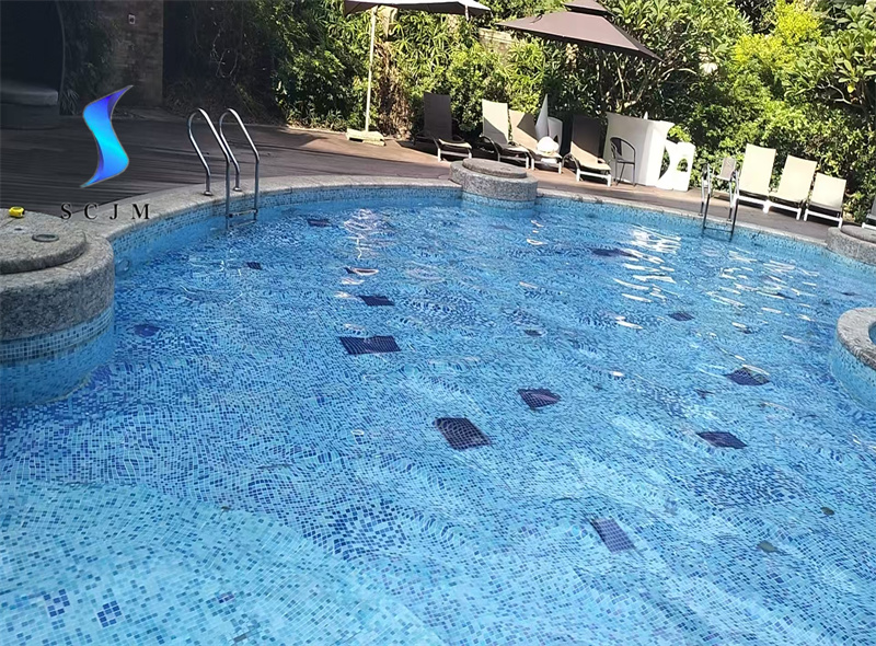 廣西南寧室外泳池防水膠膜施工完成